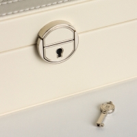 Шкатулка кожзам под часы 2 отделения и бижутерию "Ромбы белые" матовая 8,5х25х25 см