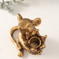 Подсвечник полистоун на 1 свечу "Мышка с короной в руках" золото 15,5х8х15,5 см