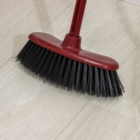 Щётка для пола жесткая &laquo;Комфорт&raquo; с черенком, МИКС