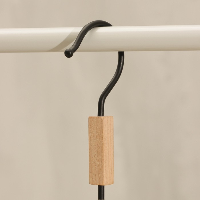 Плечики - вешалка для одежды LaDо́m Laconique, 42&times;24&times;3,2 см, широкие плечики, цвет чёрный