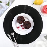 Салфетка сервировочная на стол Доляна &laquo;Виниловая пластинка&raquo;, d=38 см, цвет чёрный