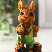 Сувенир полистоун "Зайчик-огородник с корзиной с урожаем" МИКС 4,8х3,2х9 см