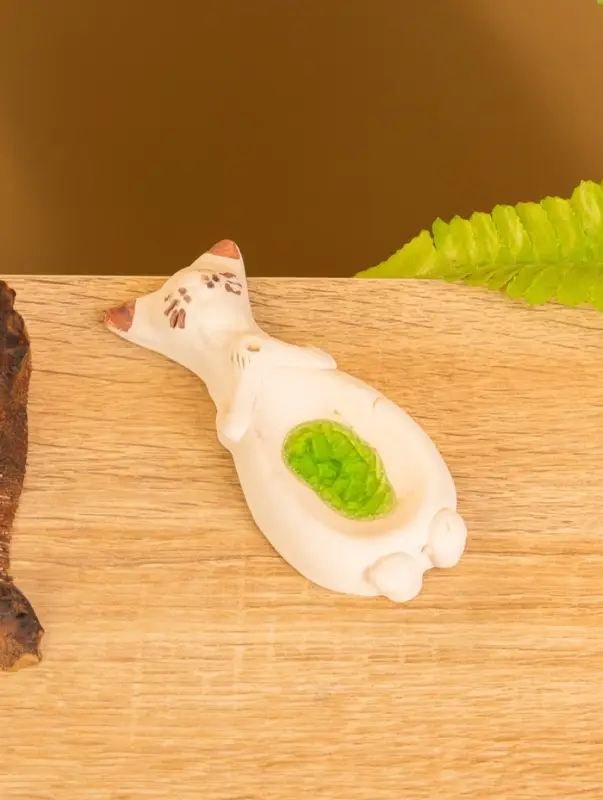 Подставка под благовония "Спящий кот" керамика, цв. бежевый, 11х4,5х1,5 см