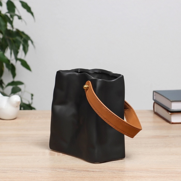 Ваза керамика настольная Ваза керамика настольная "Пакет" черный, 14х3,5х14 см