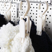 Крючок - вешалка с прищепкой, 50 шт. 10,5&times;3&times;3,5 см, цвет белый