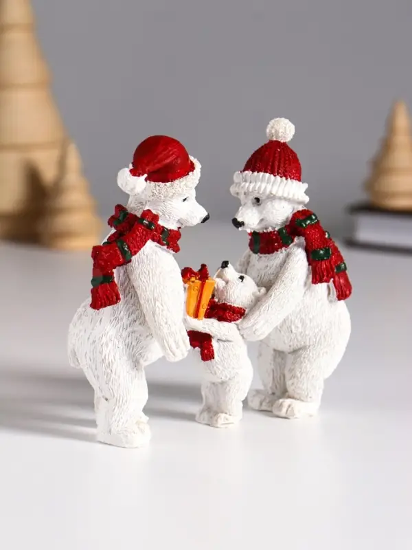 Сувенир полистоун "Семья белых медведей в вязаных шарфах и шапках" 10,5х4,3х10 см