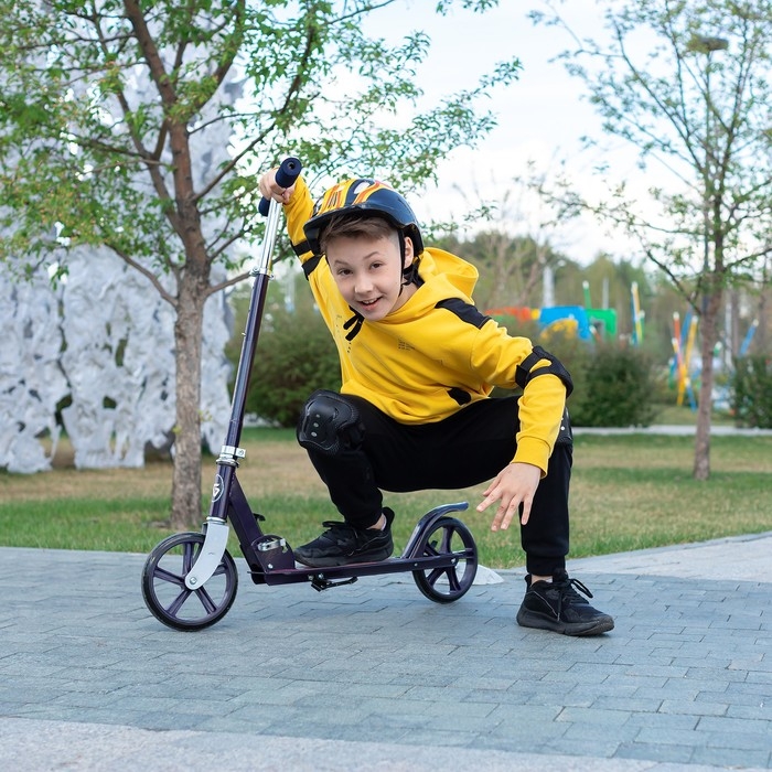 Самокат GRAFFITI, складной, колёса PU 200 мм, ABEC 7, цвет чёрный Самокат GRAFFITI, складной, колёса PU 200 мм, ABEC 7, цвет чёрный