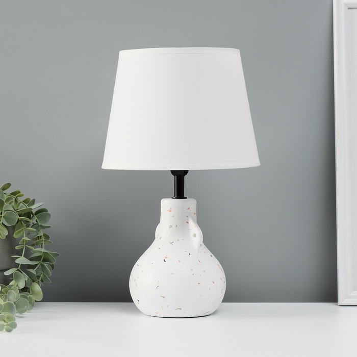 Лампа настольная "Каламбур" 1х40Вт Е14 белый 20х20х32см