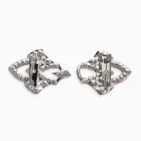 Зажим для кардигана "Ажур", винтажные пики, цвет белый в серебре