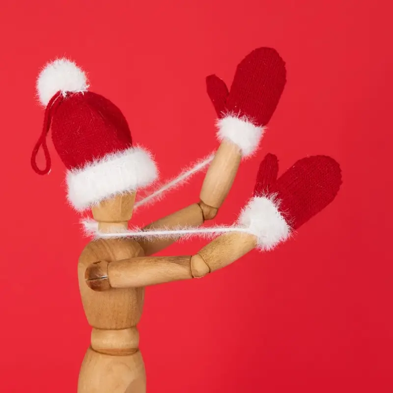 Подвеска на елку &laquo;Вьюшка&raquo;, варежки, красная