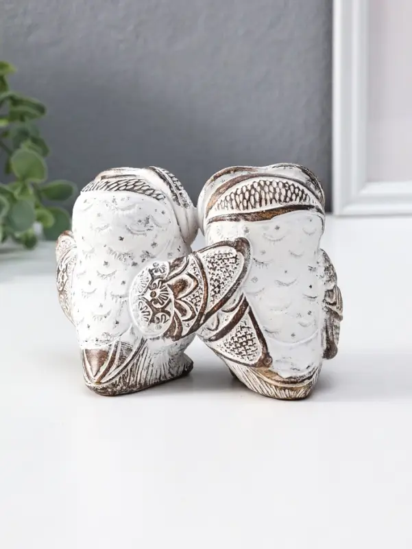 Сувенир полистоун "Совята- объятия" белый с золотой патиной 13,7х8х8,7 см