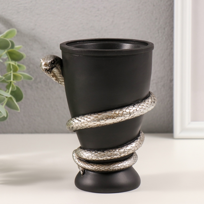 Подсвечник полистоун на 1 свечу "Змея и кубок" серебро 11,5х10х14,3 см