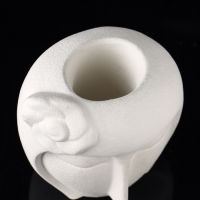 Фигурное кашпо "Девушка с цветком" 11х10 см