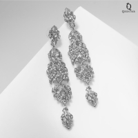 Серьги висячие со стразами &laquo;Ажурные&raquo; восторг, цвет белый в серебре, 9 см