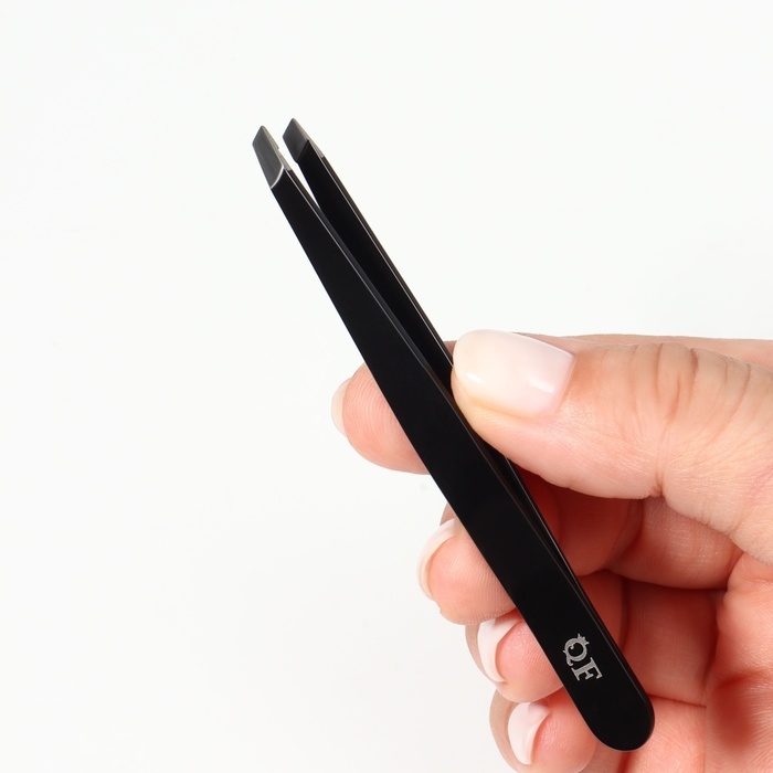 Пинцет &laquo;Premium&raquo; скошенный, широкий, 9,6 см, на блистере, цвет чёрный