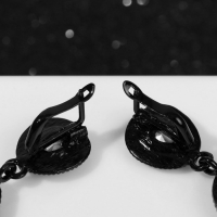 Серьги висячие со стразами &laquo;Вечерние&raquo; дама, цвет изумрудный в чёрном металле