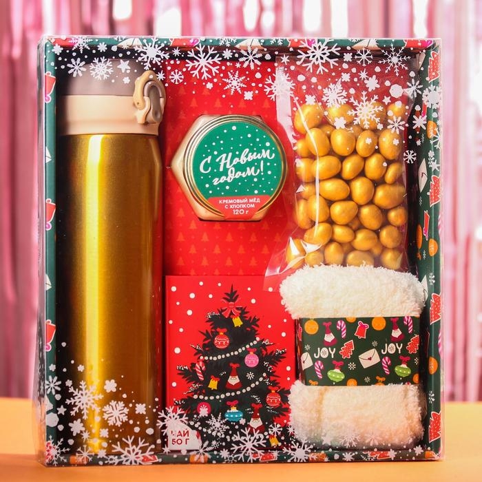 Подарочный набор &laquo;Веселья в новом году&raquo;: чай со вкусом лесных ягод 50 г., крем-мед хлопковый 120 г., арахис в шоколадной глазури, 100 г., носки р-р: 36&ndash;39, термос 500 мл.