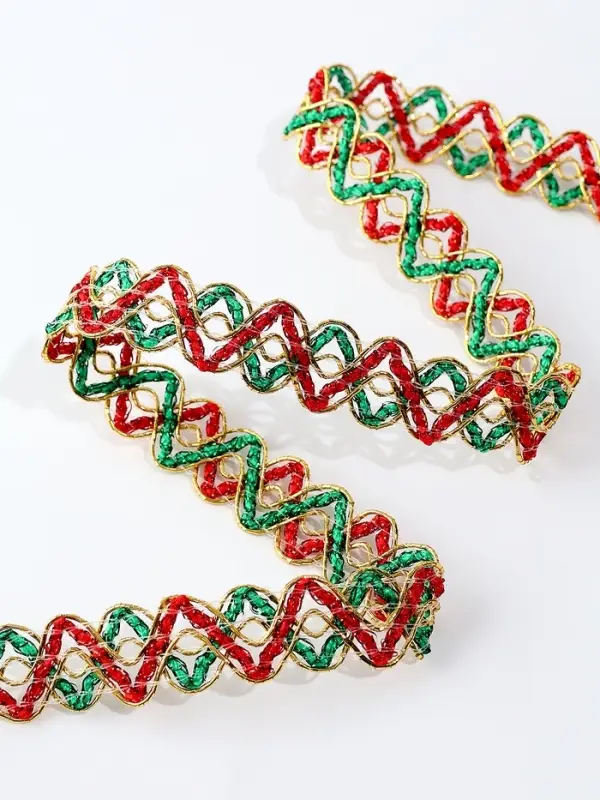 Тесьма Змейка красно-зелено-золотая 1.5 см намотка 25 метров