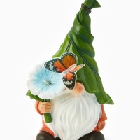 Садовая фигура "Гном с цветочком", 20х17х31.5 см, с подсветкой Садовая фигура "Гном с цветочком", 20х17х31.5 см, с подсветкой