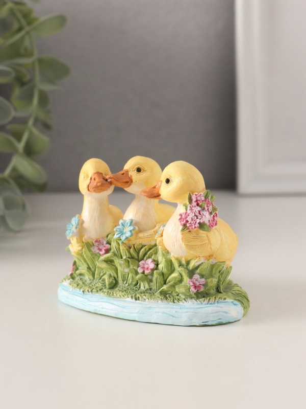 Сувенир полистоун "Утята в пруду с цветами" 9х5,5х6,5 см