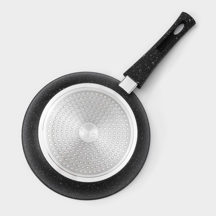 Сковорода кованая Magistro Dark, d=24 см, съёмная ручка soft-touch, антипригарное покрытие, индукция, цвет чёрный