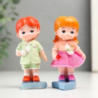 Сувенир полистоун "Малыши с сумочками на сердце" набор 2 шт 5х4,5х9 5х4,8х9 см