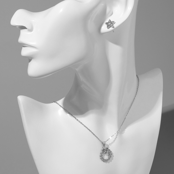 Гарнитур 4 предмета: серьги (3 пары), кулон &laquo;Цветочный набор&raquo;, цвет белый в серебре, 45 см