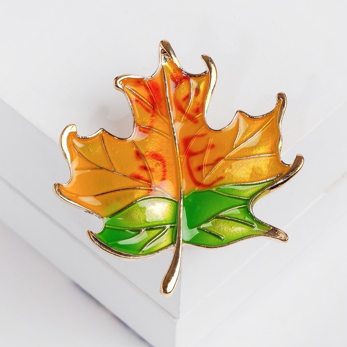 Брошь &laquo;Лист&raquo; кленовый, цвет оранжево-зелёный в золоте