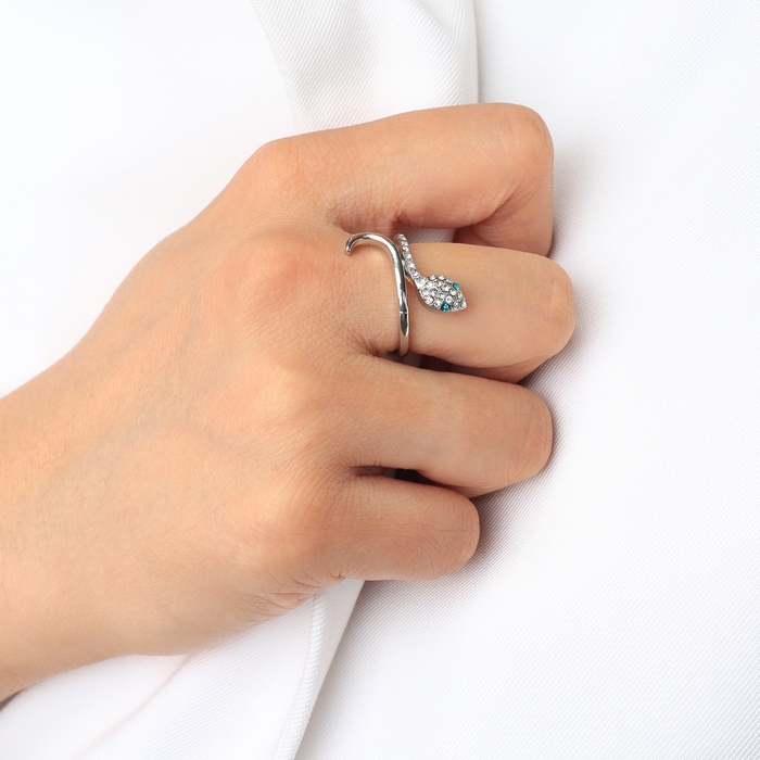 Новый год! Символ года 2025! Кольцо &laquo;Змея&raquo; миниатюрная, цвет бело-зелёный в серебре, безразмерное