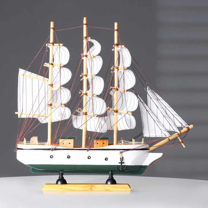 Корабль сувенирный средний &laquo;Мортан&raquo;, борта белые, 33х31х5 см