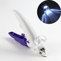 Когтерез для животных, с LED фонарём и контейнером для когтей, на батарейках, бело-фиолет. Когтерез для животных, с LED фонарём и контейнером для когтей, на батарейках, бело-фиолет.