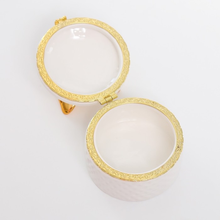 Шкатулка керамика "Золотая бабочка. Плетёнка" белая 7х7х7 см