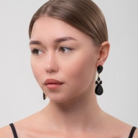 Серьги висячие со стразами &laquo;Вечеринка&raquo; цветок из капель, цвет чёрно-белый в золоте, 6,3 см