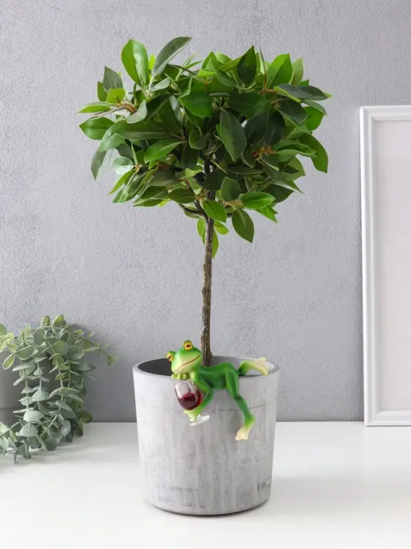 Сувенир полистоун "Лягуха с бокалом - расслабляемся" 9,5х4,5х7,5 см