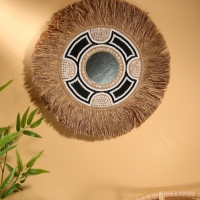 Зеркало настенное 60 см (декорировано ракушкой и бисером)