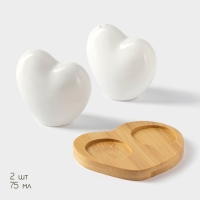 Набор фарфоровый для специй на бамбуковой подставке BellaTenero &laquo;Тепло сердец&raquo;, 2 предмета: солонка 75 мл, перечница 75 мл, цвет белый