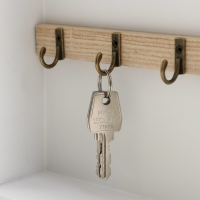 Ключница дерево 7 крючков "Дом. Узоры. Ключ" белая с золотом 22х8х30 см Ключница дерево 7 крючков "Дом. Узоры. Ключ" белая с золотом 22х8х30 см