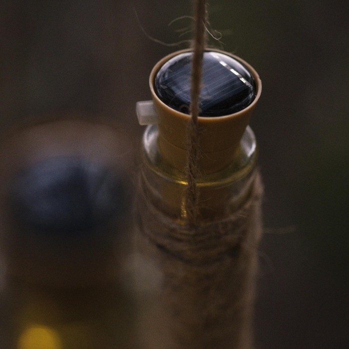 Гирлянда &laquo;Нить&raquo; 2 м роса с пробкой, IP44, серебристая нить, 20 LED, солнечная батарея, свечение тёплое белое