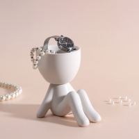 Предмет интерьера "Мистер Грин на чиле" 9,5*6,7*9,5 белый керамика