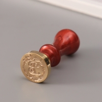 Печать для сургуча с пластиковой ручкой "Венок с буквой B" 2,5х2,5х6,3 см