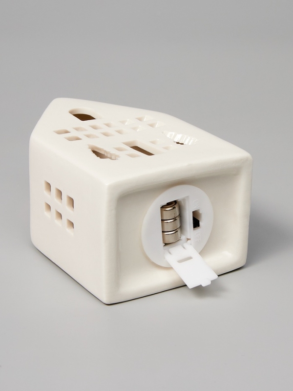 Светодиодная фигура "Дом Елочки" 12.6х5.5х7.5, 1 LED, LR44x3(в компл.), Т/БЕЛЫЙ