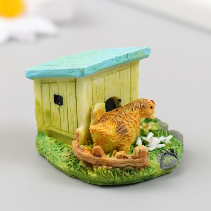 Фигурка для флорариума полистоун "Курочка у курятника" МИКС 4х4х3,7 см