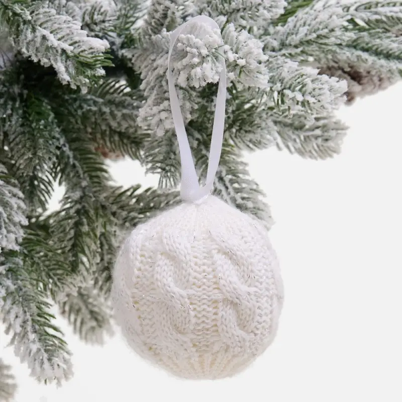 Вязаный шарик &laquo;Магия зимы&raquo;