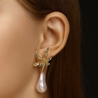 Серьги с жемчугом &laquo;Бусина&raquo; груша с цветком, цвет золото