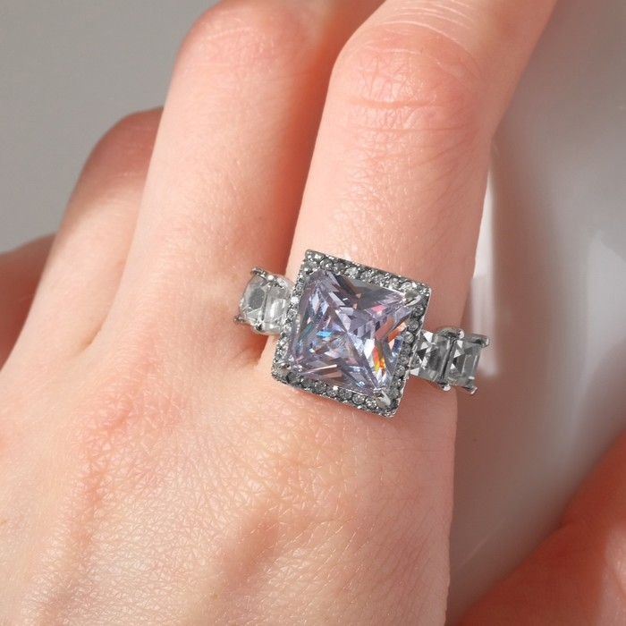 Кольцо «Драгоценность» квадрат в стразах, цвет белый в серебре, безразмерное Кольцо «Драгоценность» квадрат в стразах, цвет белый в серебре, безразмерное