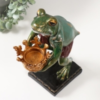 Подсвечник полистоун "Лягуха с короной" 14,5х12,5х26 см Подсвечник полистоун "Лягуха с короной" 14,5х12,5х26 см