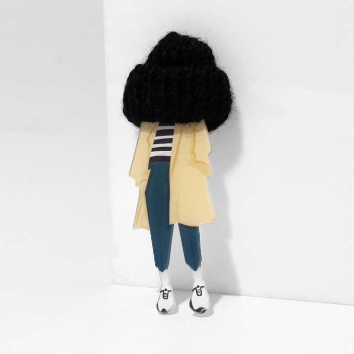 Брошь &laquo;Девочка&raquo; в тренче, цветная в серебре