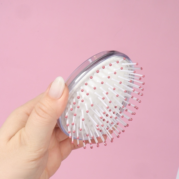 Расчёска - шейкер «Лапки», 5,5 × 9 см, цвет розовый Расчёска - шейкер «Лапки», 5,5 × 9 см, цвет розовый