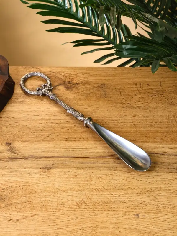 Ложка для обуви &laquo;Венок с бантиком&raquo;, латунь, 31 см