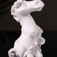 Статуэтка "Конь с букетом" 11см, натуральный